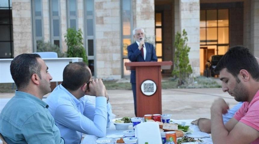 Artuklu &Uuml;niversitesi İftarda Bir Araya Geldi