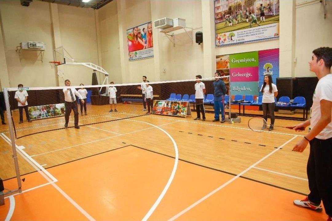 Badminton Ve Satran&ccedil;ta Şampiyonlar &Ouml;d&uuml;llendirildi