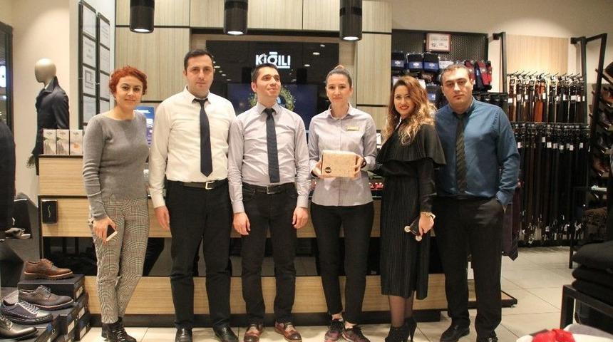 67 Burda Avm, Mağaza &Ccedil;alışanlarını Unutmadı