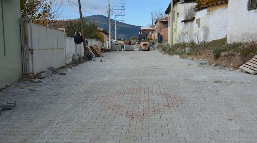 Şehzadeler’de 65 Bin Metrekare Parke Taşı Döşendi