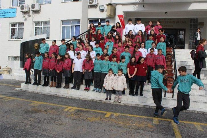 Bu Okulda 33 İkiz, Bir Üçüz Öğrenci Var G1