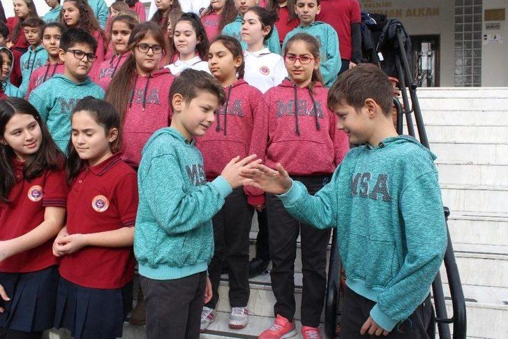 Bu Okulda 33 İkiz, Bir Üçüz Öğrenci Var G3