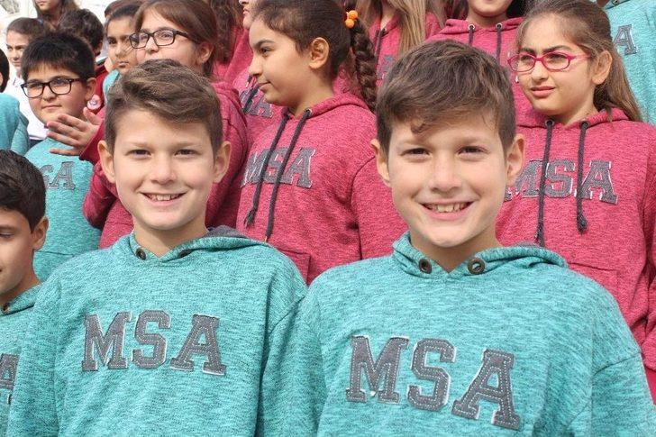 Bu Okulda 33 İkiz, Bir Üçüz Öğrenci Var G4