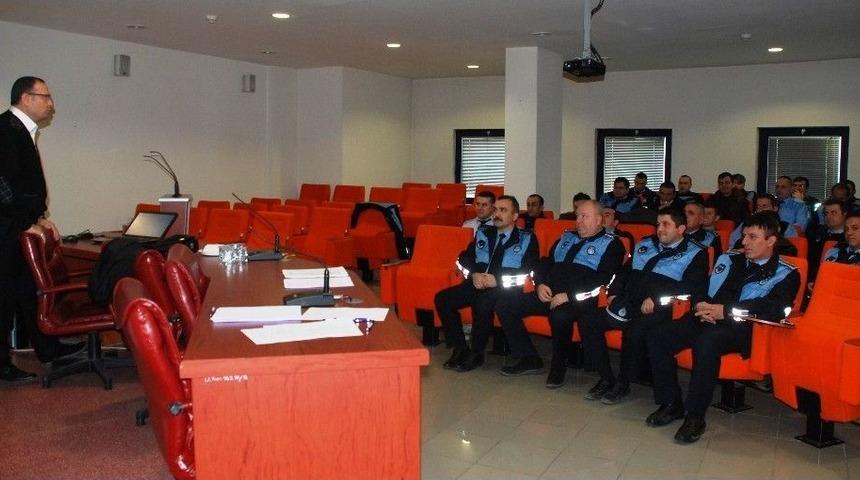 İzmit Belediyesi&rsquo;nden Zabıtalarına Seyyar Satıcılarla M&uuml;cadele Eğitimi