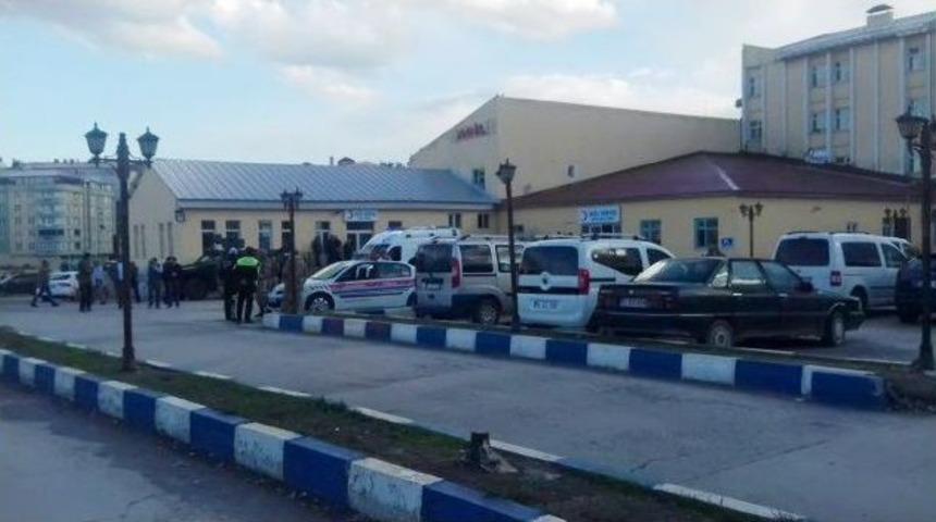 Ağrı Dağı&rsquo;nda &Ccedil;atışma: 1 Şehit, 5 Asker Yaralı