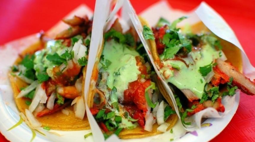 &Ccedil;atalla Yemek Yemek Ayıpmış!