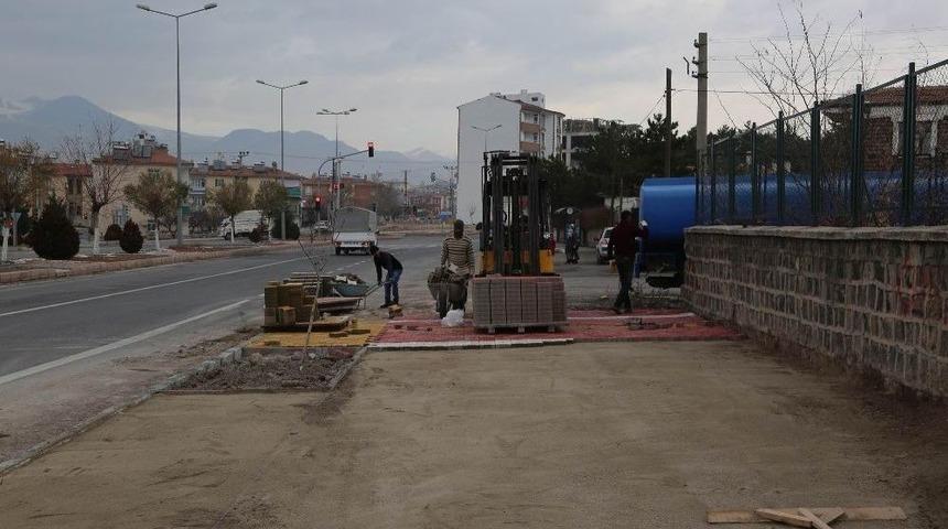 Necati Kurmel Caddesinde Yaya Ve Bisiklet Yolu Çalışması