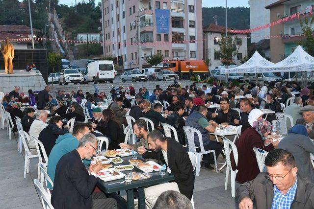 Başkan Tuna Kızılcahamam’da Sokak İftarına Katıldı