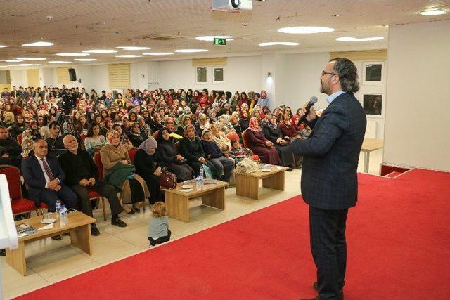 Yahyalı’da ‘bilinçli Aile, İdeal Gençlik’ Konferansı