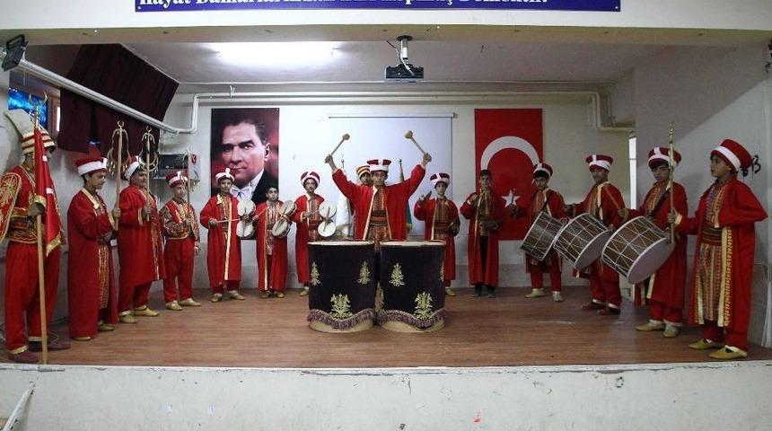 Küçük Mehteranlar Ustalara Taş Çıkardı