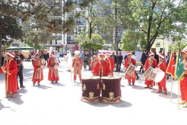 Küçük Mehteranlar Ustalara Taş Çıkardı