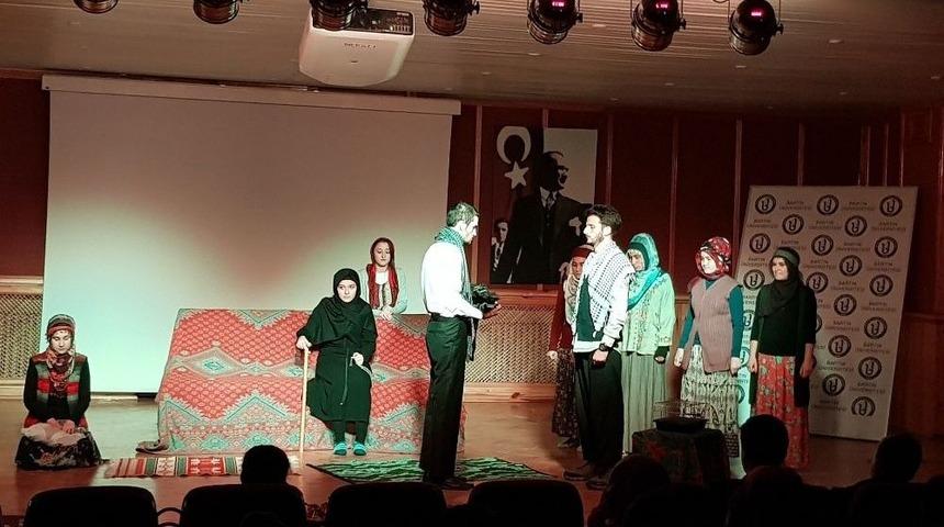 Eğitim Fak&uuml;ltesi&rsquo;nden &rsquo;tiyatro Şenliği&rsquo;