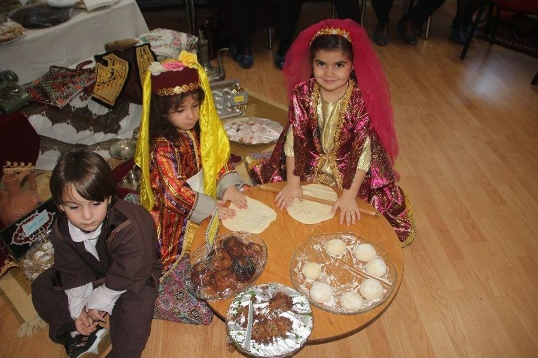 Minikler 7 Farklı B&ouml;lgenin Tatlarını Ve Kıyafetlerini Sergiledi