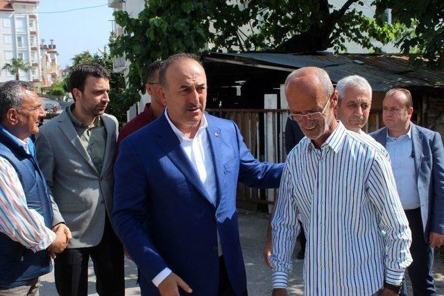 Bakan Çavuşoğlu’ndan, Cumhurbaşkanı Erdoğan’ın Avukatı Ahmet Özel Ve Ailesine Taziye Ziyareti