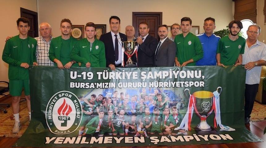 Dündar, Şampiyon Hürriyetspor’u Ağırladı