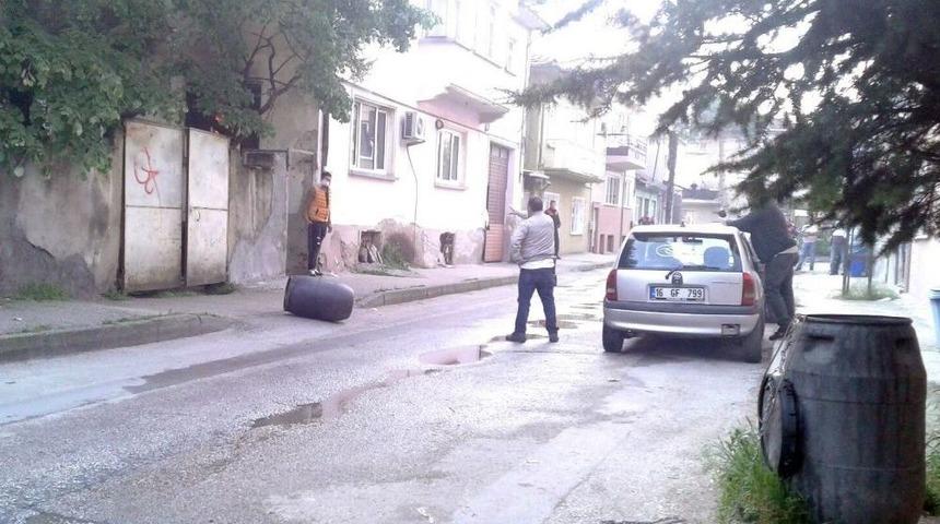 Çocuklarını Göremeyince Kayınvalidesi Ve Kayınpederini Yaralayarak Evi Ateşe Verdi