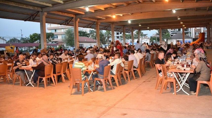 Başkan &Ccedil;er&ccedil;i Muradiyeliler İle İftarda Buluştu