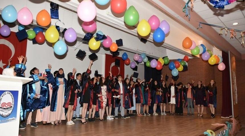 İn&ouml;n&uuml;&rsquo;de Mezuniyet T&ouml;reni