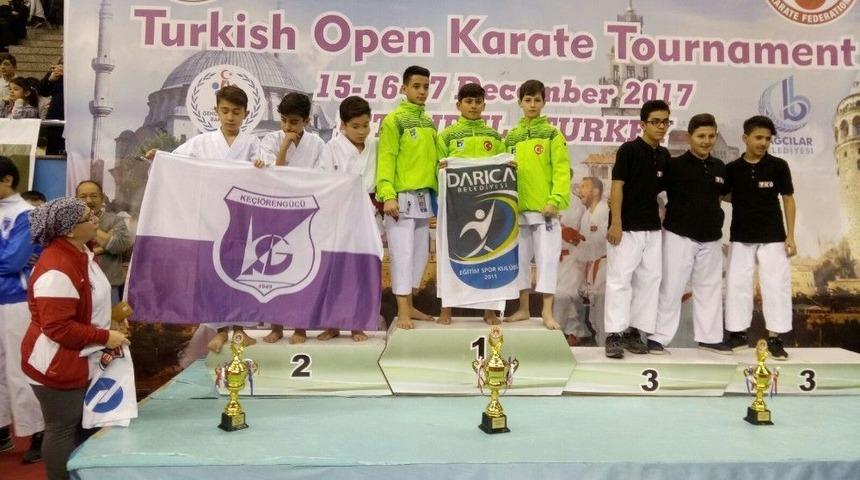 Darıca Kupaları Topladı