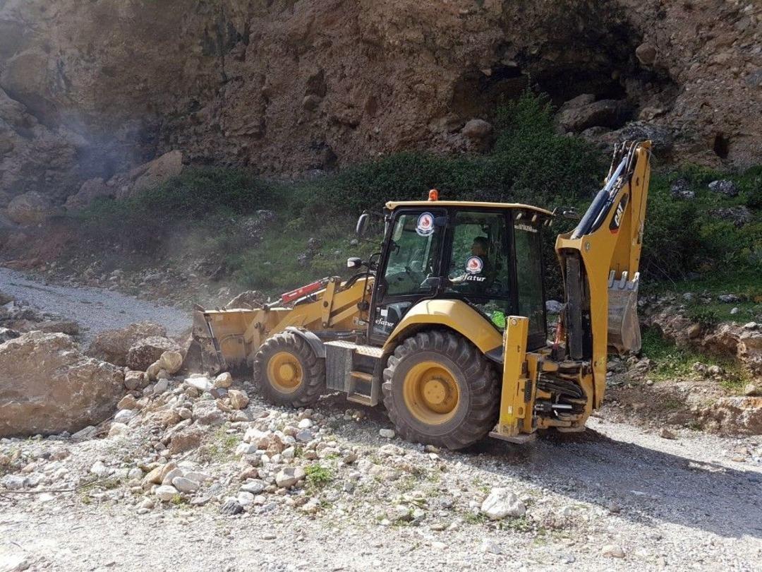 Arama Kurtarma İ&ccedil;in İş Makinesiyle Yol A&ccedil;ıldı