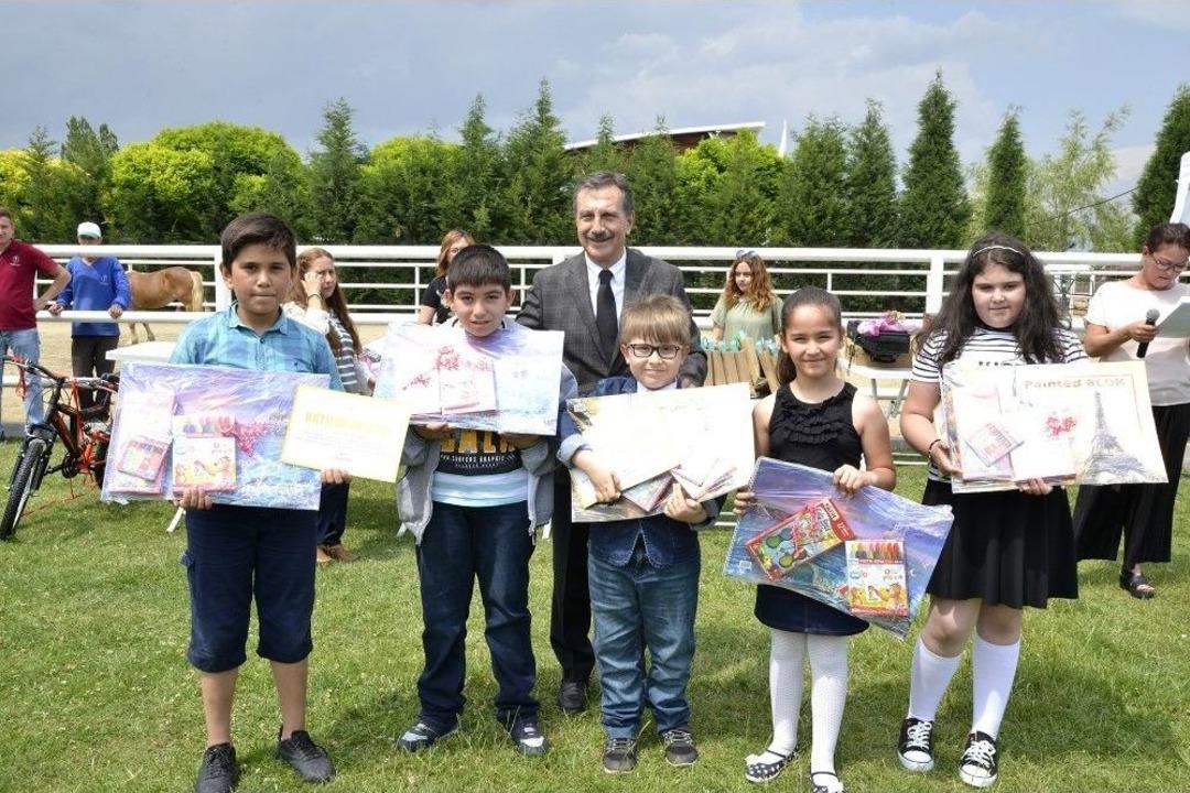 &Ccedil;ocuklar Hayvan Sevgisini Resmetti