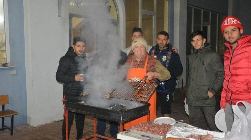 Korkuteli Belediyespor Galibiyeti Kutladı