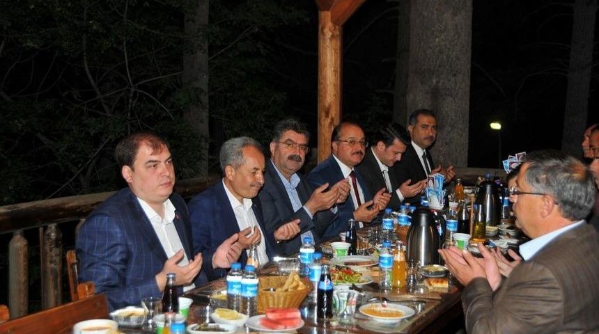 Başkan Akkaya&rsquo;dan İl&ccedil;e Protokol&uuml;ne İftar