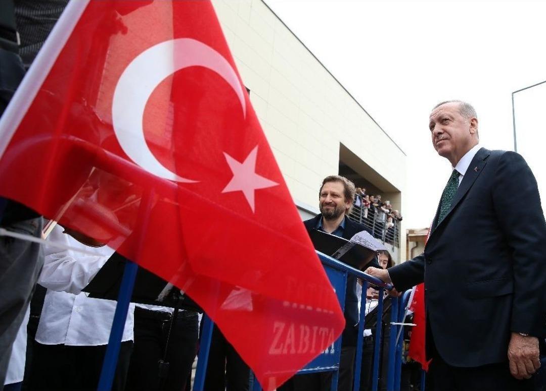 Cumhurbaşkanı Erdoğan&rsquo;a Sulukule Sanat Akademisi &Ouml;ğrencilerinden A&ccedil;ık Hava Konseri