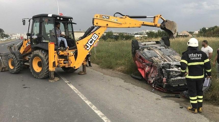 Beton Dubaya &Ccedil;arpan Otomobil Takla Attı
