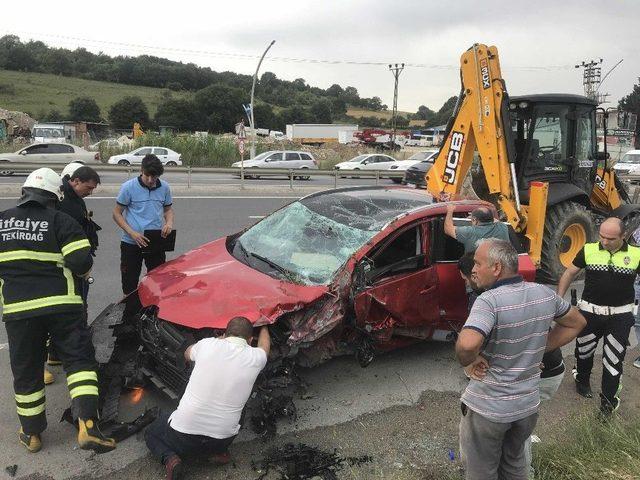 Beton Dubaya Çarpan Otomobil Takla Attı