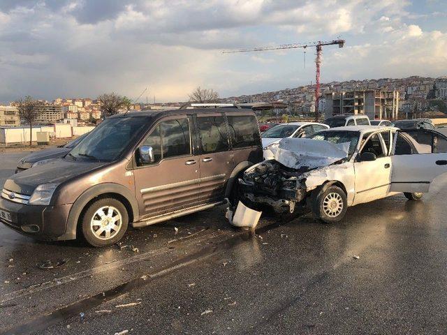 Başkent’te Yarım Saat Arayla İki Ayrı Kaza: 11 Yaralı