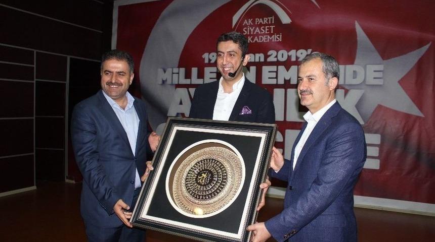 Siyaset Akademisinde &lsquo;hitabet Ve Liderlik&rsquo; Dersi Verildi