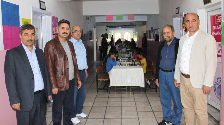 Cumhuriyet Satran&ccedil; Turnuvası Başladı