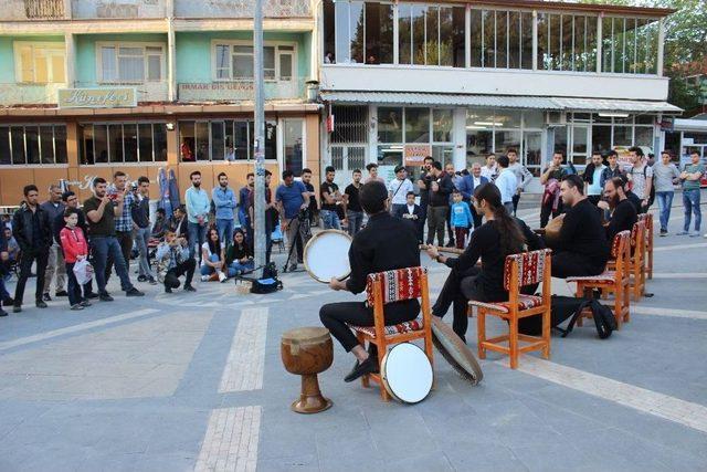 Adıyaman Sanat Sokağında İran Ezgileri Seslendirildi