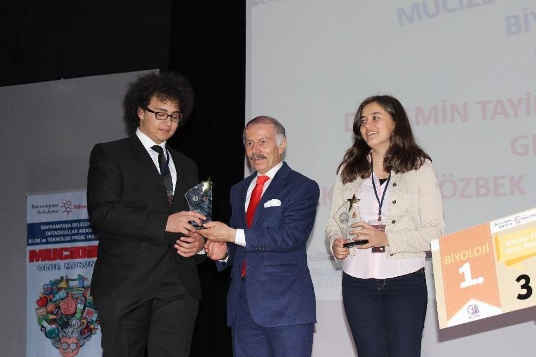 Yenilik&ccedil;i Projeler &Uuml;reten &Ouml;ğrencilere &Ouml;d&uuml;l