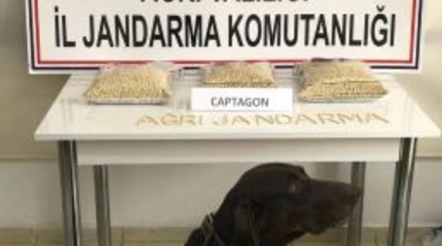 Ağrı&rsquo;da Kaza Yapan Tırdan 2 Milyonluk Uyuşturucu &Ccedil;ıktı