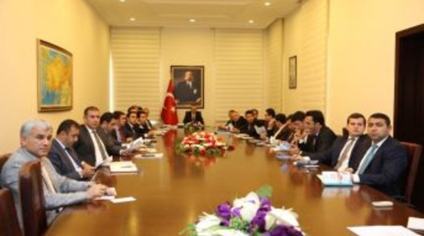 Vali Yavuz&rsquo;dan Kaymakamlara: &ldquo;halkın G&ouml;nl&uuml;ne Girin, Kibirli Olmayın&rdquo;