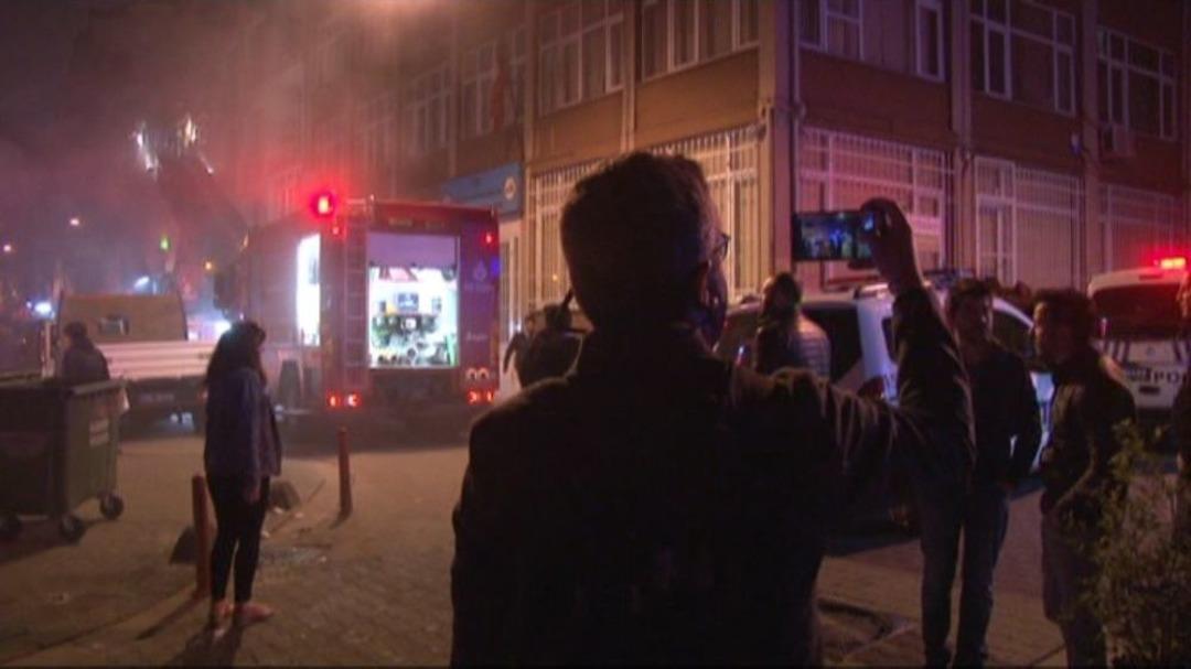 Yangını G&ouml;ren Vatandaşlar Sosyal Medyada Canlı Yayın Yapmak İ&ccedil;in Yarıştı