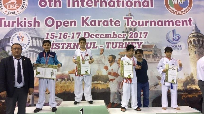 Karateci Kardeşler Şampiyonadan Madalyalarla D&ouml;nd&uuml;