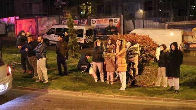 Bah&ccedil;elievler&rsquo;deki Yangında Apartman Sakinleri Sokağa D&ouml;k&uuml;ld&uuml; 1