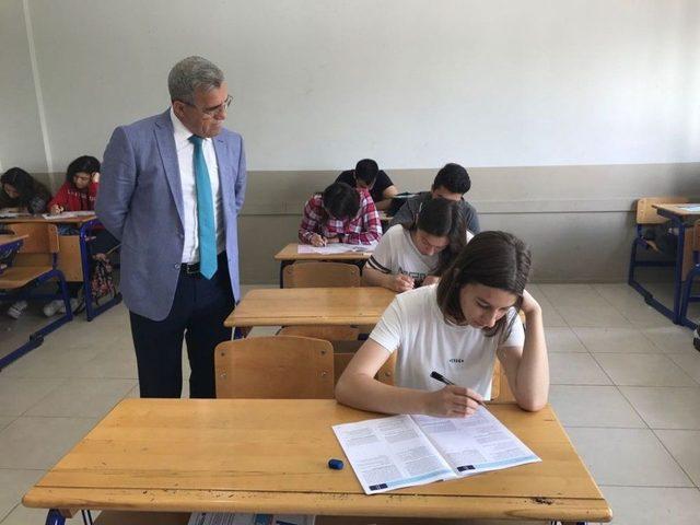 Akyazı Belediyesinden Öğrencilere Deneme Sınavı