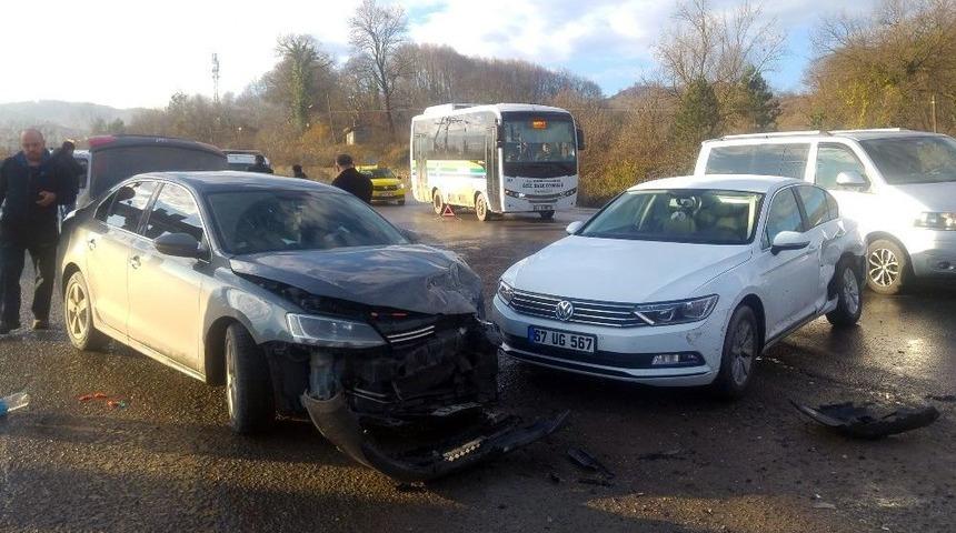 Otomobiller &Ccedil;arpıştı: 2 Yaralı