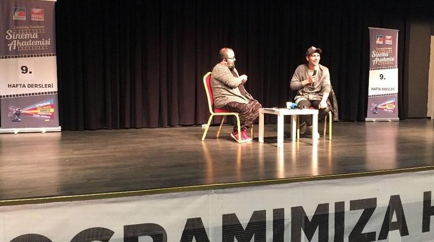 S&ouml;z Dizisinin Hafız&rsquo;ı: &ldquo;ben Okullu Olmayanlara Da Bayılıyorum &Ccedil;&uuml;nk&uuml; Ciğerden Oynuyorlar&rdquo;