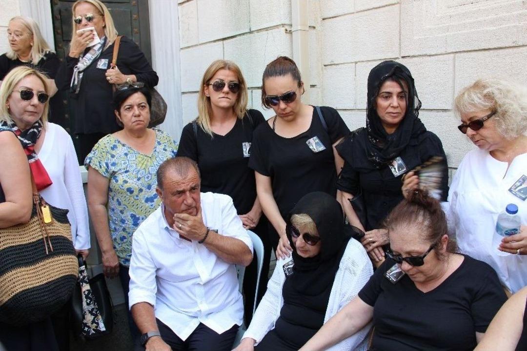 &Uuml;mit Kayıhan, &Ccedil;alıştığı Takımın Formalarıyla Son Yolculuğuna Uğurlandı