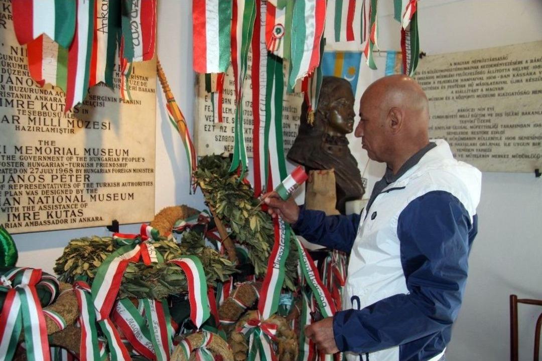 (&ouml;zel Haber) İnşaat İş&ccedil;isi Olarak &Ccedil;alıştığı M&uuml;zede T&uuml;rkiye İle Macaristan Arasında K&ouml;pr&uuml; Oldu