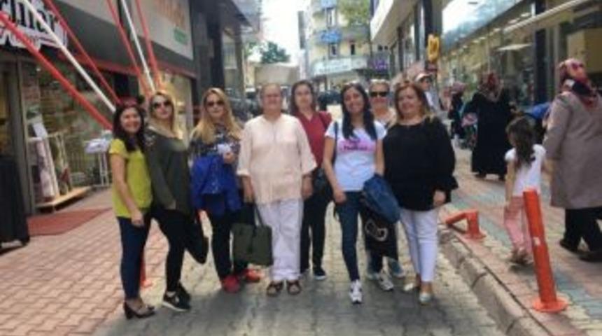 T&uuml;rk Kadınlar Birliği 110 &Ccedil;ocuğa Kıyafet Yardımında Bulundu