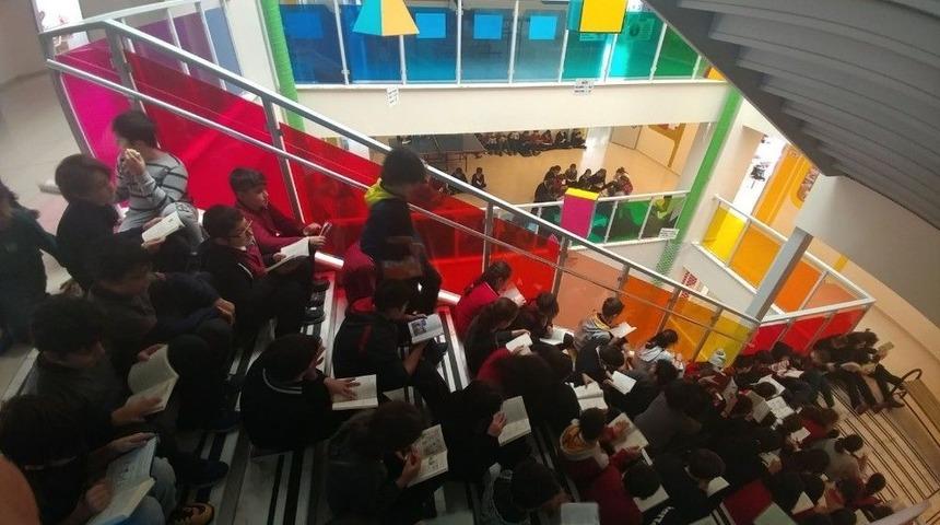 &Ccedil;ınar Kolejinde Kitap Okuma Etkinliği