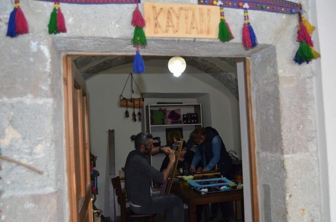 Ge&ccedil;mişi Milattan &Ouml;nce 4 Binli Yıllara Dayanan &rsquo;kaytan&rsquo; Bug&uuml;nlerde Modaya Hayat Veriyor