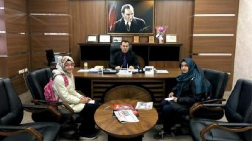 Ortaokulu &Ouml;ğrencileri M&uuml;d&uuml;r T&uuml;n&ccedil;men İle R&ouml;portaj Yaptı