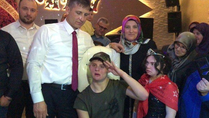 (özel) Tek Hayali Askerlik Olan Down Sendromlu Gence Asker Eğlencesi G1